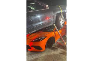 Τρομακτικό ατύχημα: Ημιφορτηγό… ανέβηκε πάνω σε Corvette