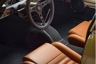 Η Cyan Racing μεταμόρφωσε το Volvo P1800 GT σε ένα χρυσό διαμάντι