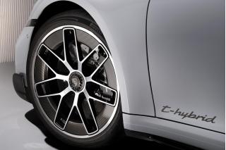 Ισχυρότερη, ταχύτερη και βαρύτερη η νέα Porsche 911 Turbo S