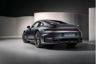 Ισχυρότερη, ταχύτερη και βαρύτερη η νέα Porsche 911 Turbo S