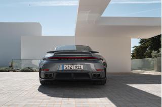 Ισχυρότερη, ταχύτερη και βαρύτερη η νέα Porsche 911 Turbo S