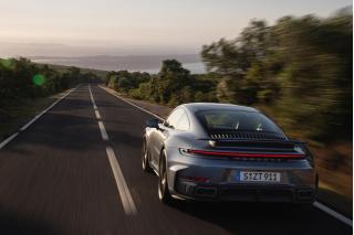 Ισχυρότερη, ταχύτερη και βαρύτερη η νέα Porsche 911 Turbo S