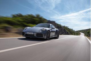 Ισχυρότερη, ταχύτερη και βαρύτερη η νέα Porsche 911 Turbo S