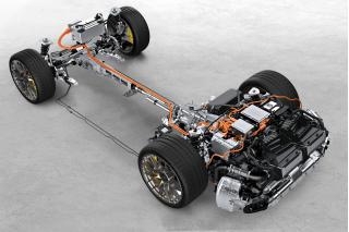 Ισχυρότερη, ταχύτερη και βαρύτερη η νέα Porsche 911 Turbo S