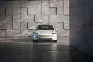 Tesla Model 3 Performance εναντίον BMW M3 CS και Mercedes-Amg C63 S E Performance