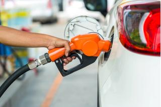 Στα ύψη η τιμή της βενζίνης - Θα παραμείνει στα 2 ευρώ έως τις 15 Αυγούστου