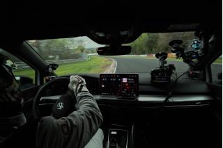 Το επερχόμενο VW Golf GTI Edition 50 σπάει τα ρεκόρ των προκατόχων του στο Nurburgring [+video]