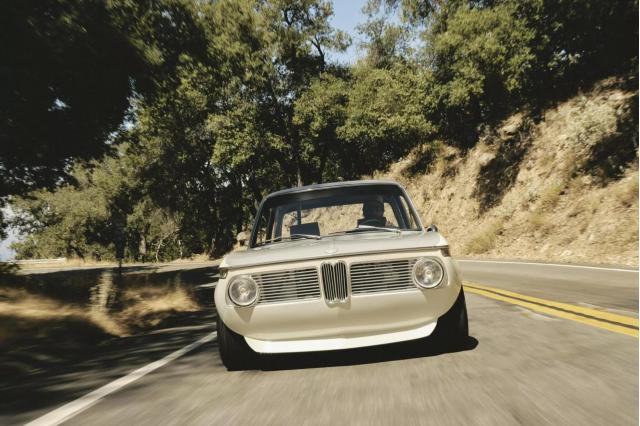 Ένα καταπληκτικό restomod BMW 2002 με carbon αμάξωμα