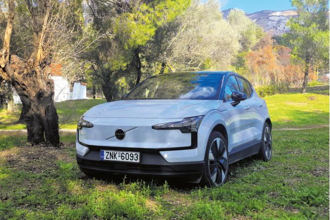 Volvo EX30 Twin Motor Performance AWD 428Ps 