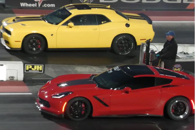 Corvette C7 VS Dodge Hellcat