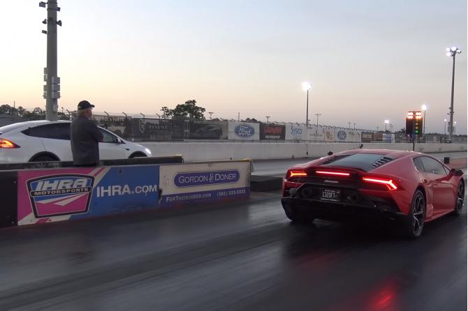 Lamborghini Huracan Evo Vs Tesla Model X Plaid