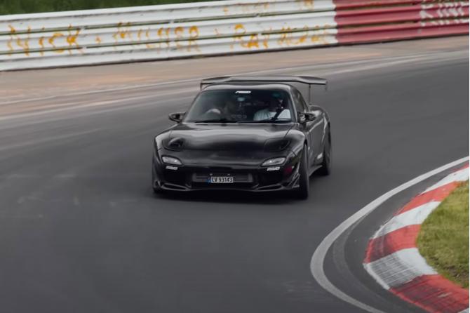 Δες ένα Mazda RX-7 να… τρώει πόρτα στο Nurburgring