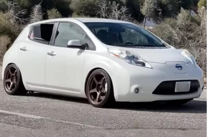 Nissan Leaf μετατράπηκε σε υβριδικό όπλο με κινητήρα Kawasaki