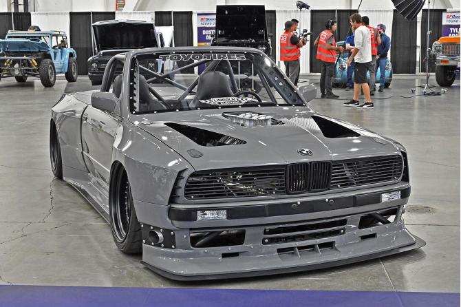 725Ps, σωληνωτό πλαίσιο και LS με ITBs: Το πιο ακραίο E30 της φετινής SEMA 