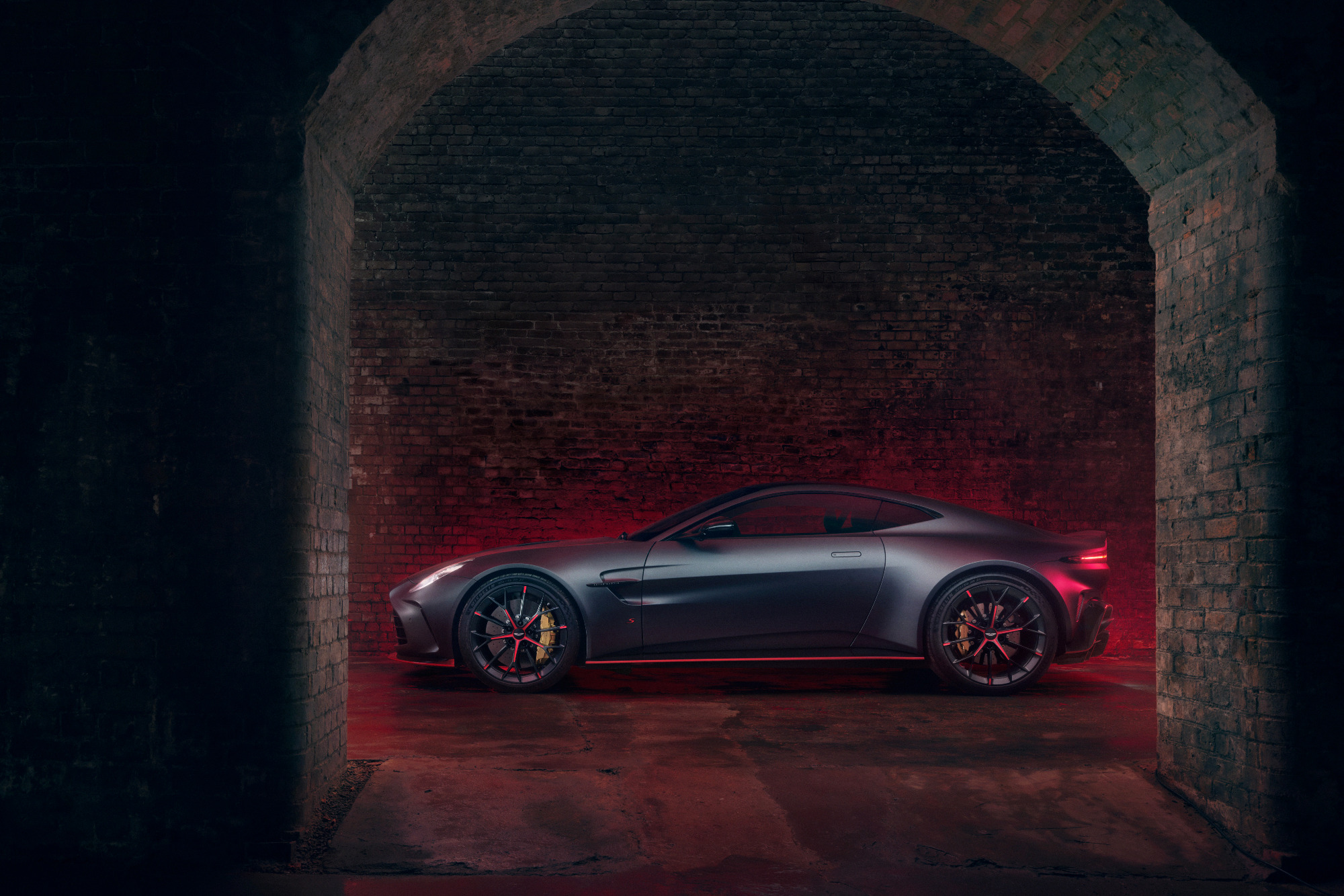 H Vantage S είναι η ισχυρότερη Aston Martin Vantage ever