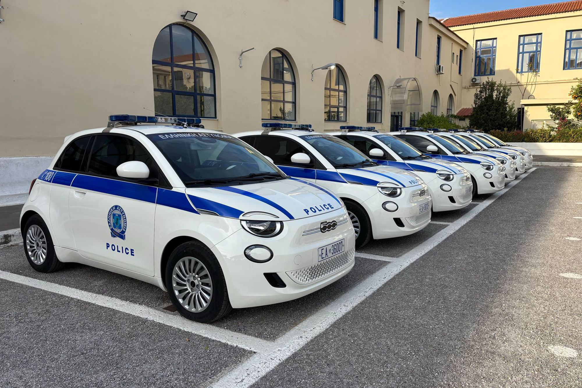 Η Ελληνική αστυνομία εμπλουτίζει το στόλο της με 11 Cupra Leon VZ 300 ίππων
