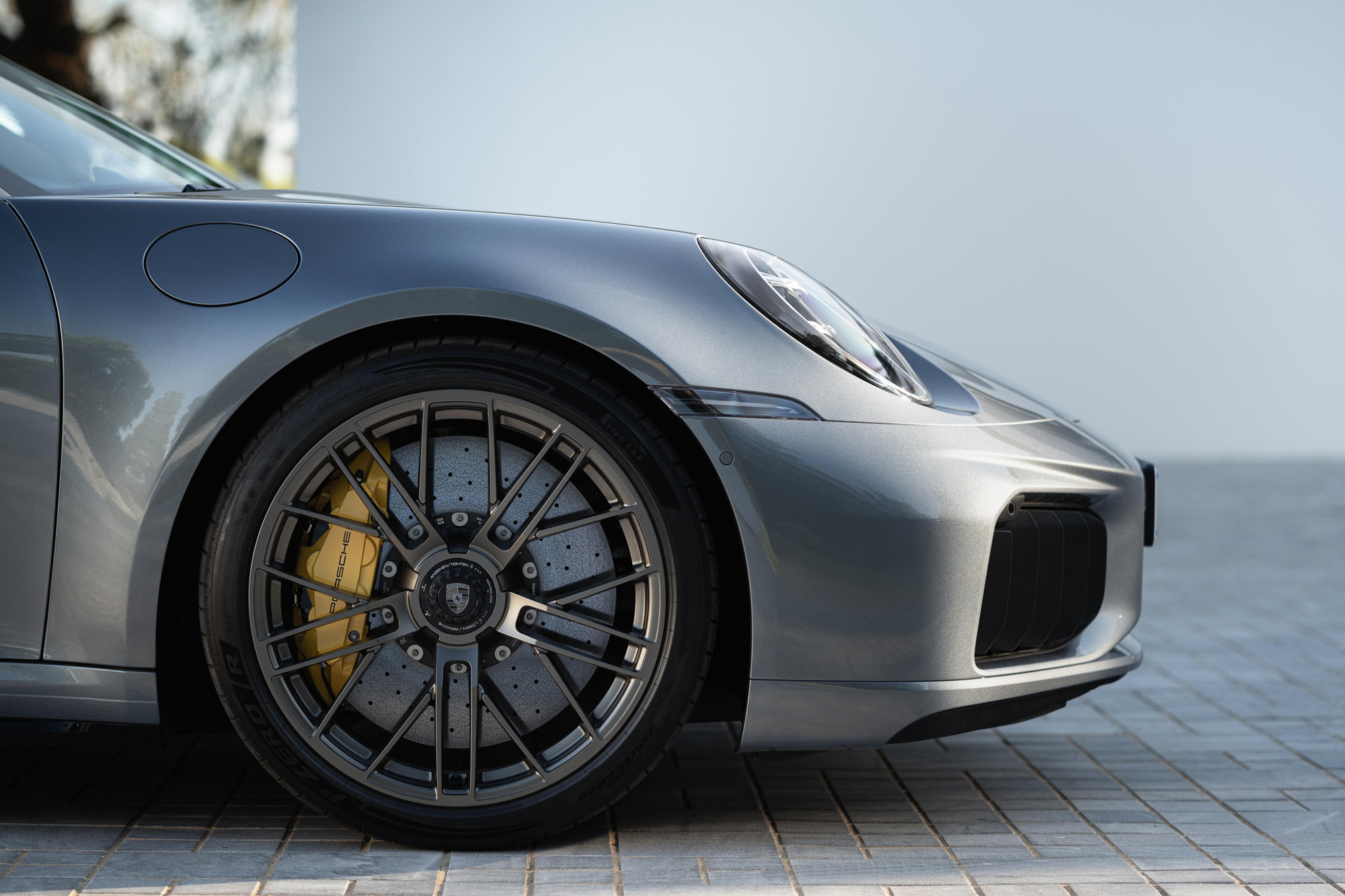 Ισχυρότερη, ταχύτερη και βαρύτερη η νέα Porsche 911 Turbo S