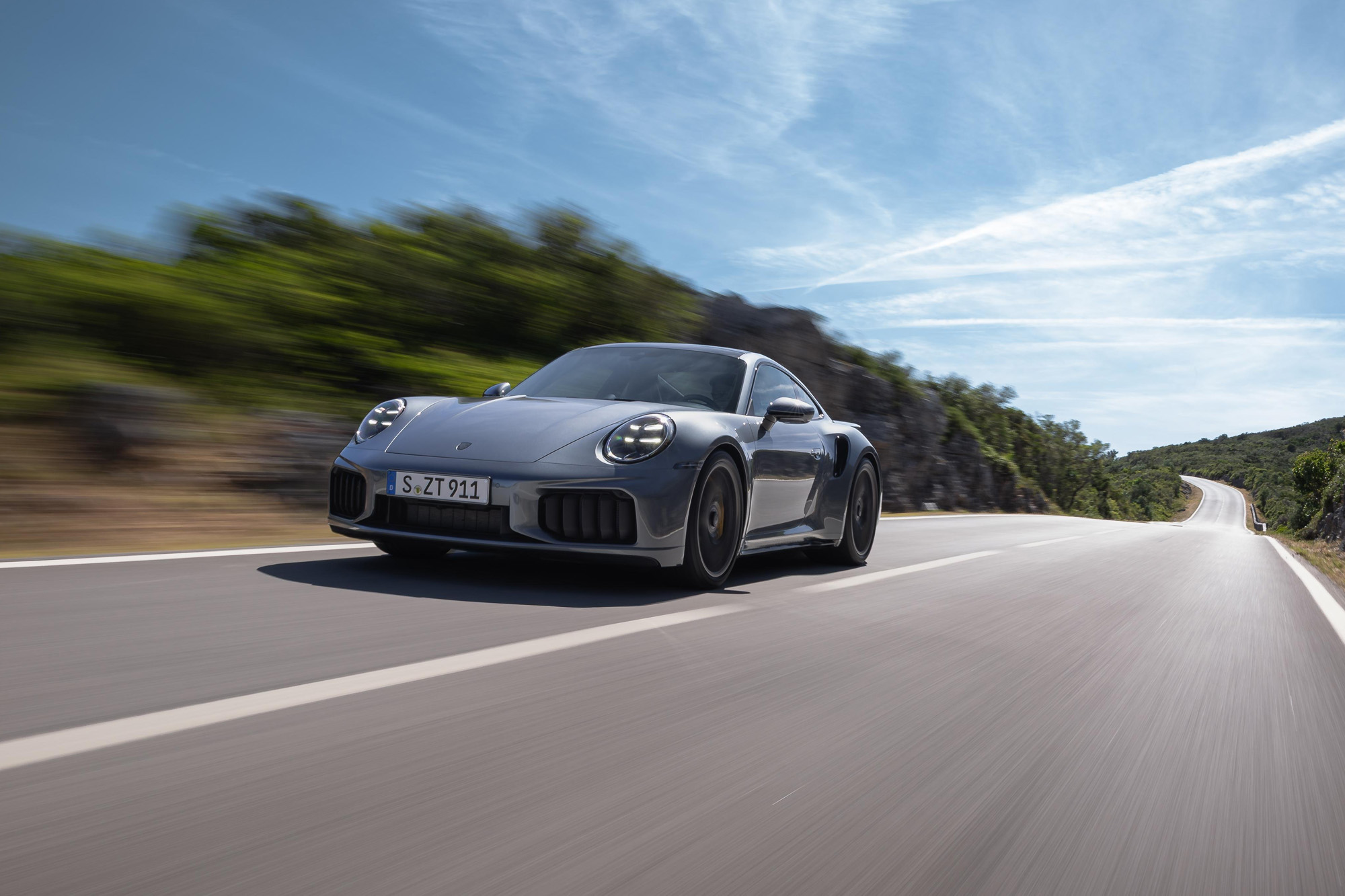 Ισχυρότερη, ταχύτερη και βαρύτερη η νέα Porsche 911 Turbo S
