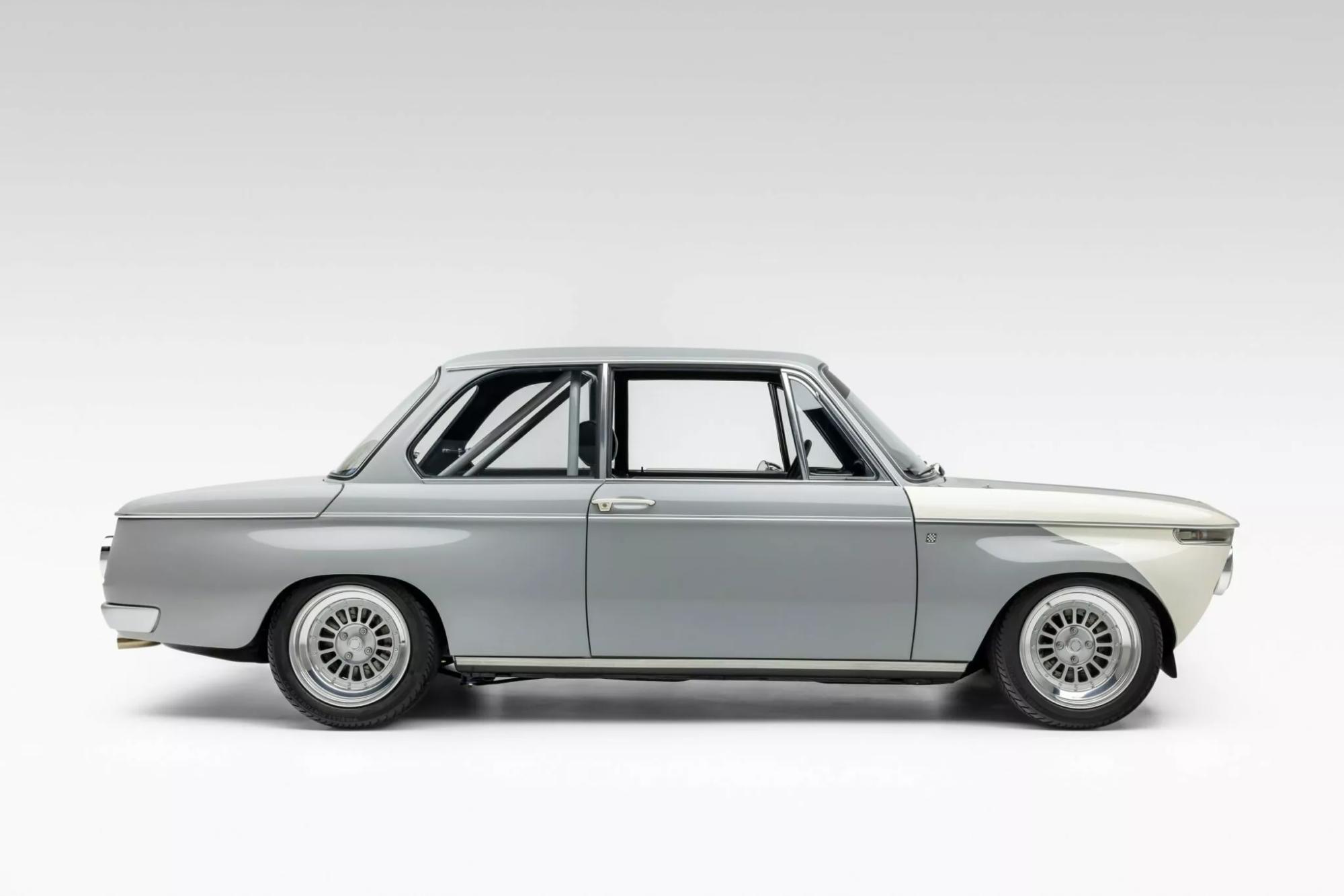 Ένα καταπληκτικό restomod BMW 2002 με carbon αμάξωμα