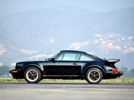 Το 1974, παρουσιάζεται η πρώτη 911 Turbo με 3λιτρο boxer, 260Ps, τρελό lag και καταιγιστική επιτάχυνση