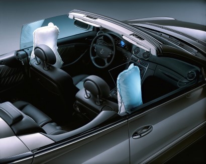 Δεν είναι μαξιλάρια για κοιμίσηδες, είναι πλευρικοί αερόσακοι σε κάμπριο