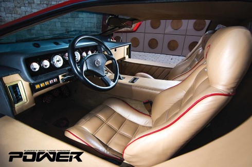 Ελάχιστες είναι οι διαφορές στο εσωτερικό σε σχέση με μία κανονική Countach