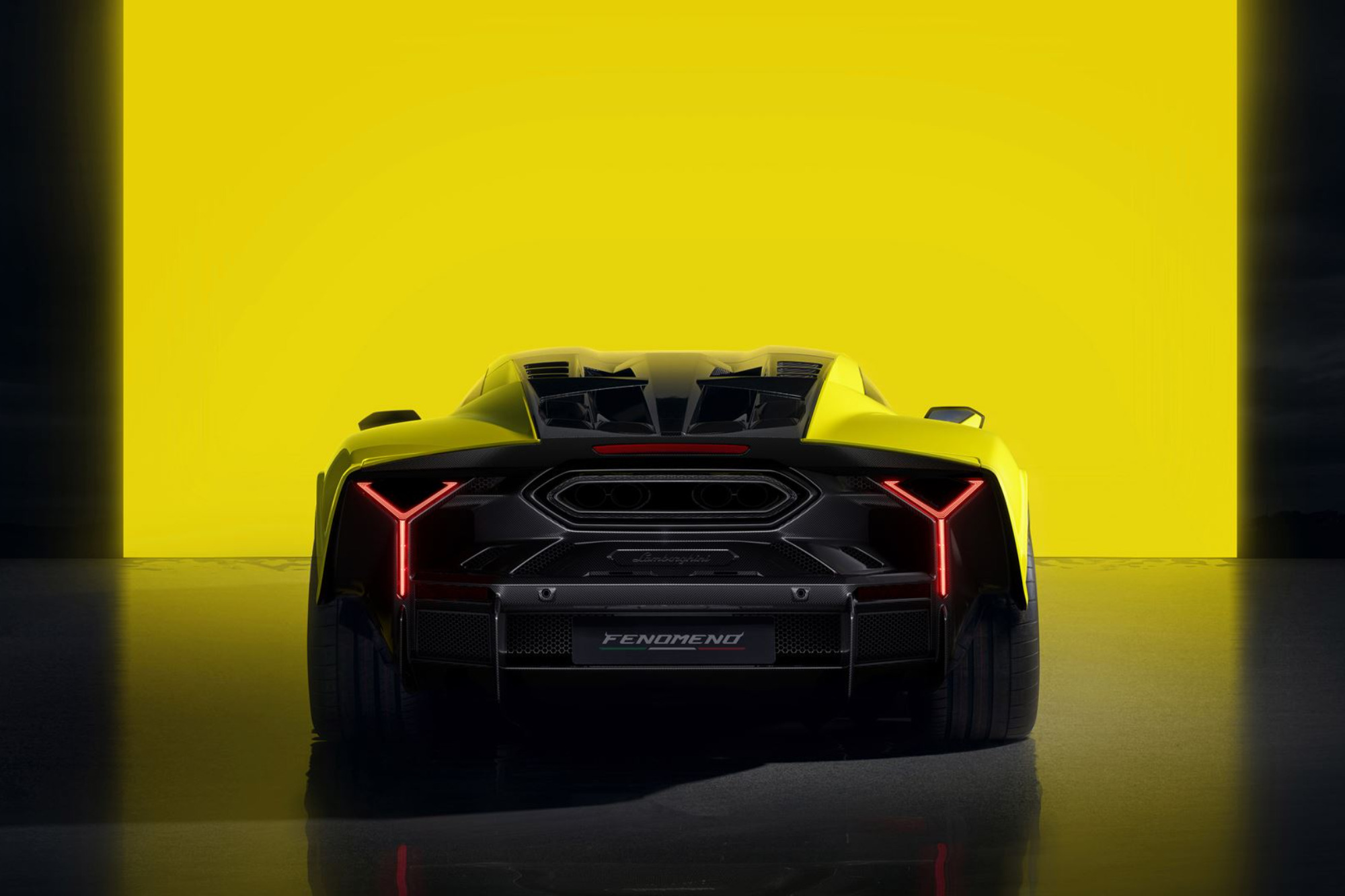 H Lamborghini παρουσιάζει ένα μοντέλο… Fenomeno