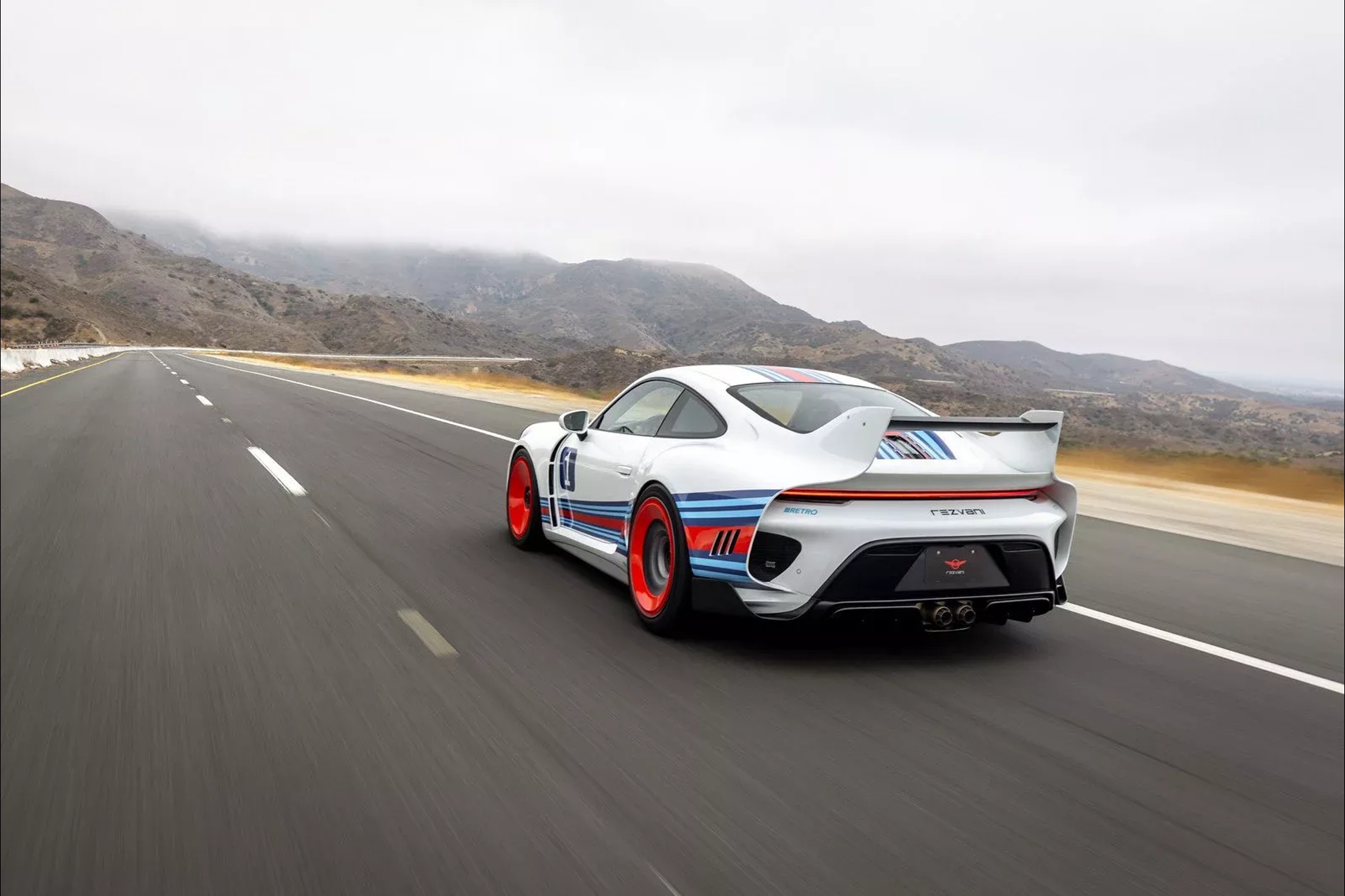 H Rezvani θεωρεί ότι έκανε την Porsche 911… ακόμη καλύτερη. 