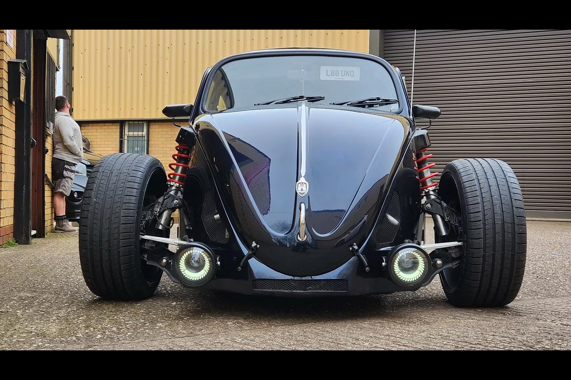 Uno: Ένα τρελό hot rod με σασί Porsche και αμάξωμα Beetle 